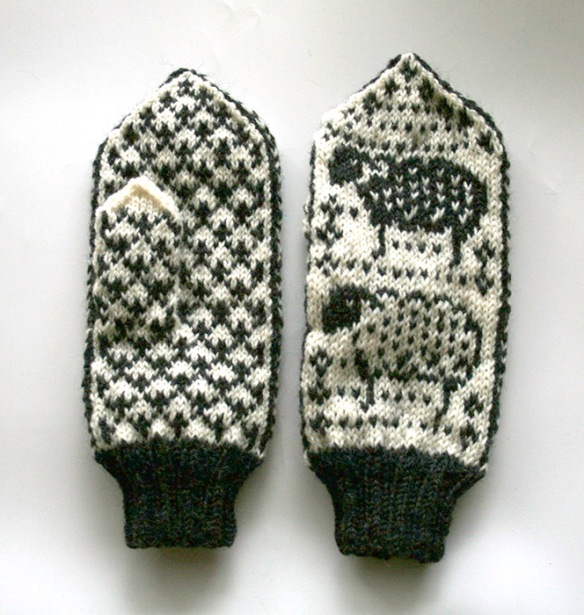 Meta Mitten. Pattern: Cotten Gin and Tonic. Knit by: Anne Grove