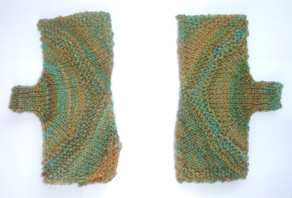 The mittens are different from each other because of the handspun yarn. You can see differences from mitten to mitten as well as on the two sides of the mitten.